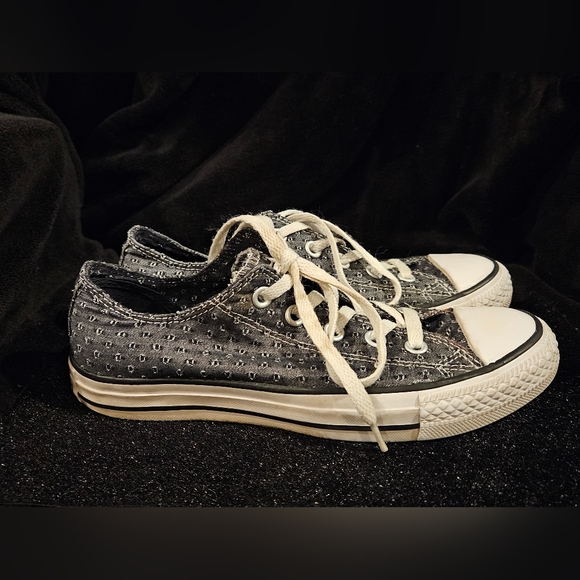 Converse Black and White Women's Sneakers Size 6 - Picture 4 of 8